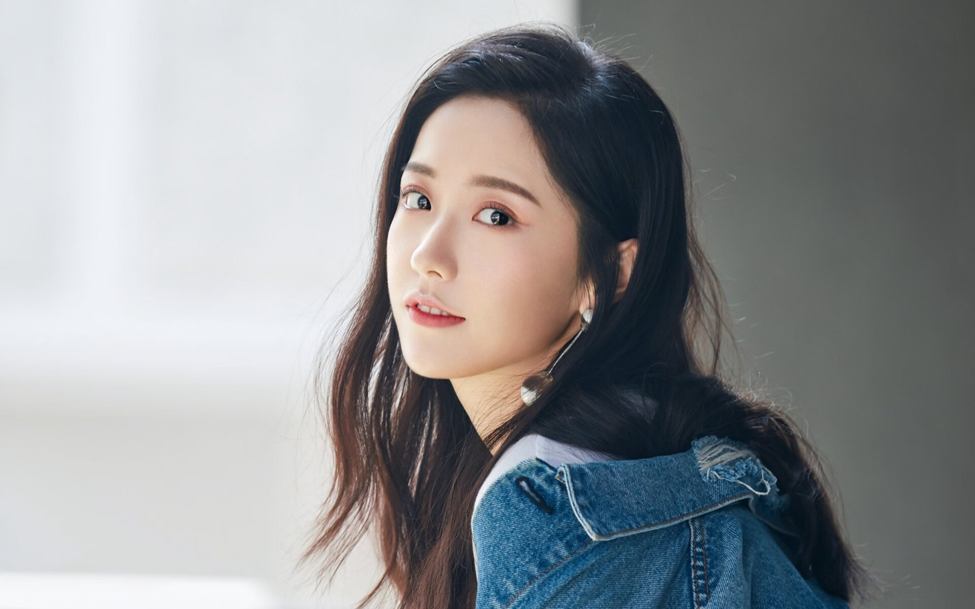 拜仁慕尼黑客场2-0战胜云达不莱梅，豪取七连胜，拜仁慕尼黑客场球衣2021