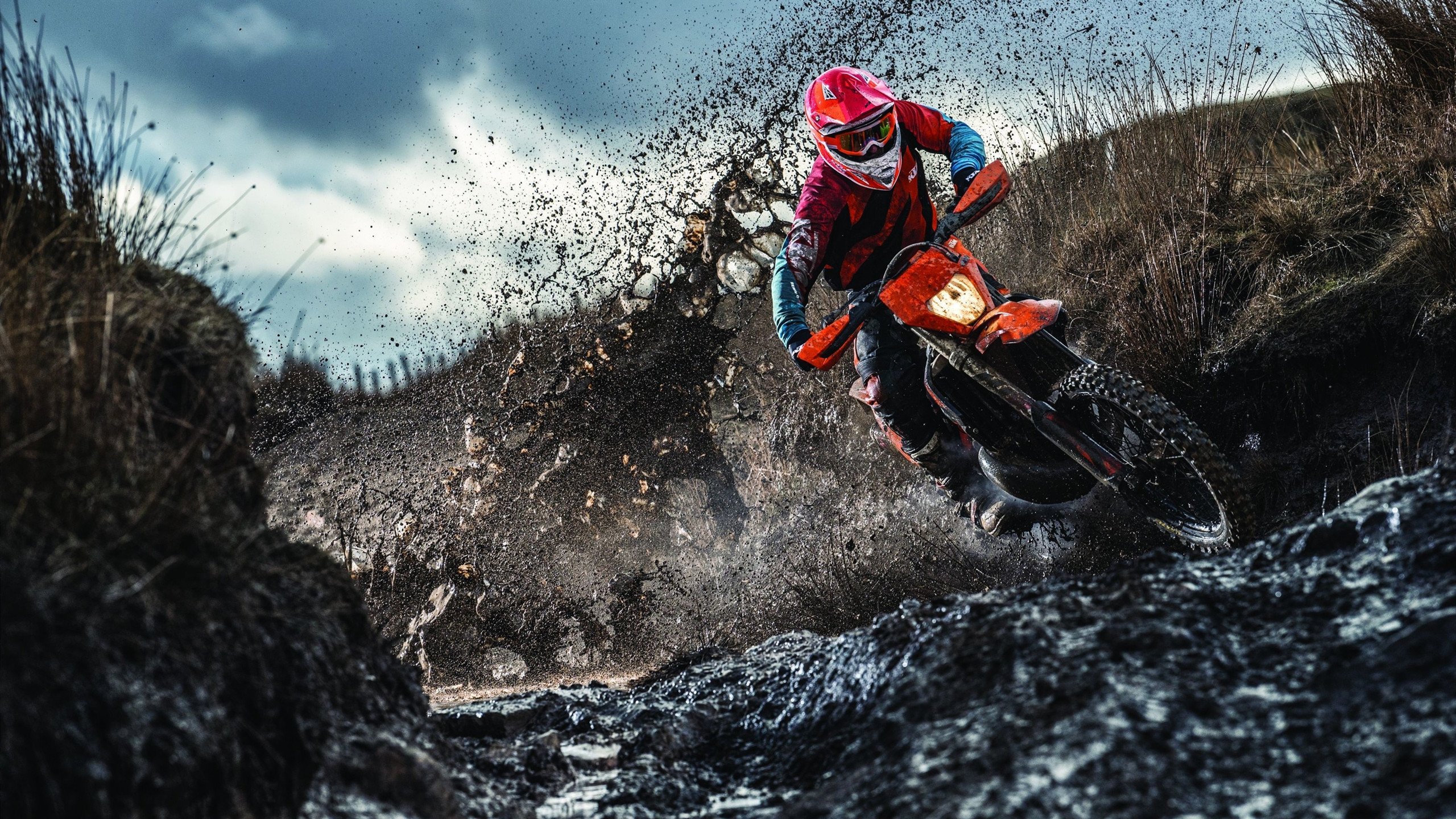 青少年“绿色环保”篮球场在重庆正式落成，改善青训硬件基础，重庆户外篮球场